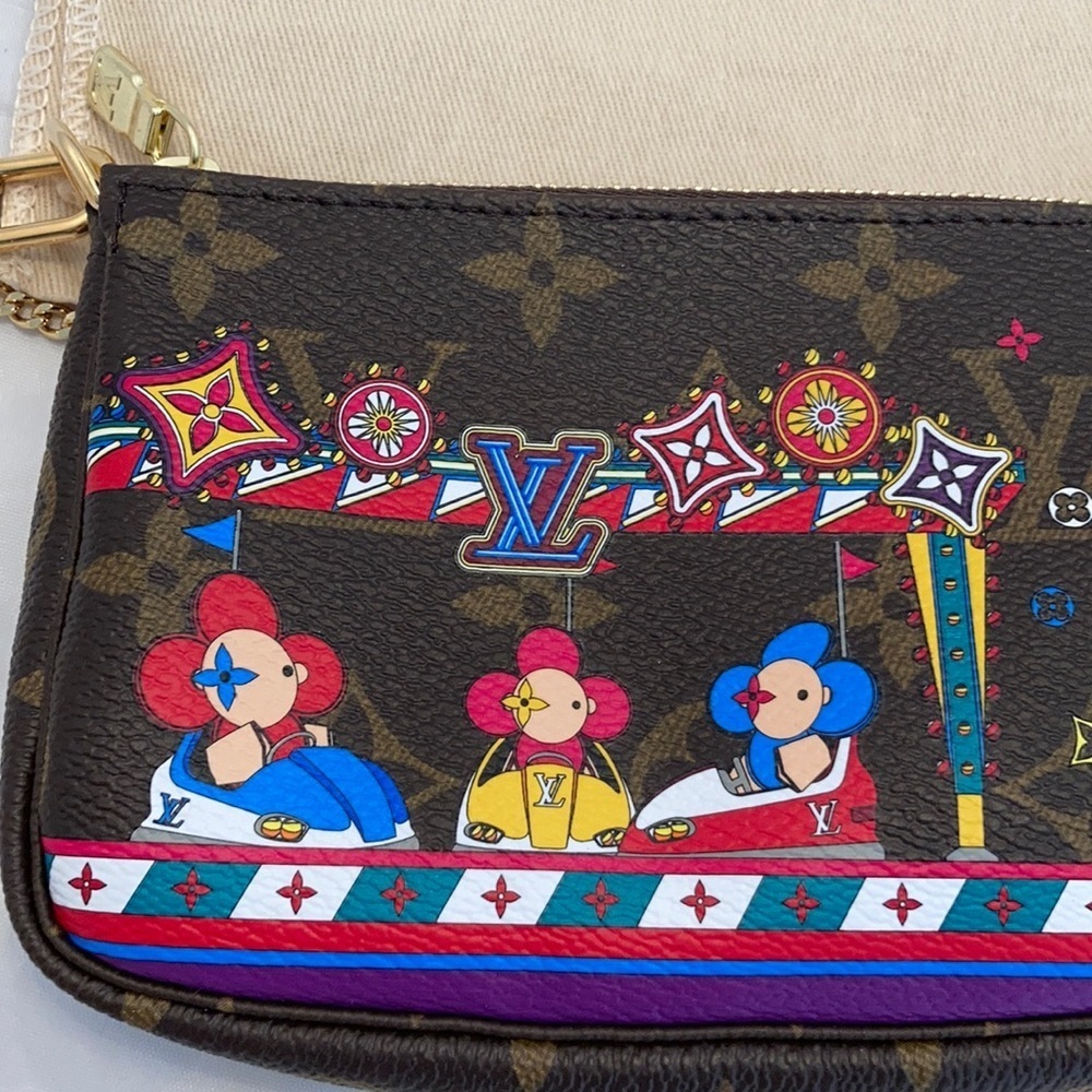 𝅺LOUIS Vuitton Christmas 2020 mini pochette access - Picture 11 of 13